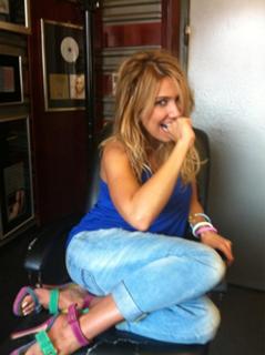 Elena Papavasileiou feet photo thumbnail