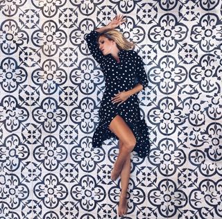 Elena Papavasileiou feet photo thumbnail