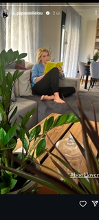 Elena Papavasileiou feet photo thumbnail