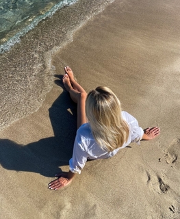 Elena Papavasileiou feet photo thumbnail