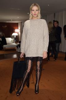 Elena Perminova feet photo thumbnail