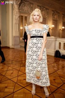 Elena Perminova feet photo thumbnail