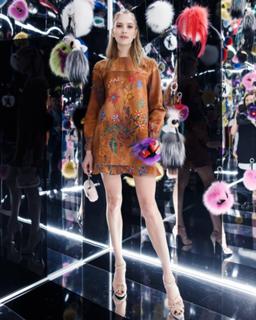 Elena Perminova feet photo thumbnail