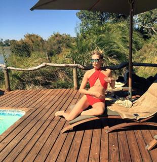 Elena Perminova feet photo thumbnail