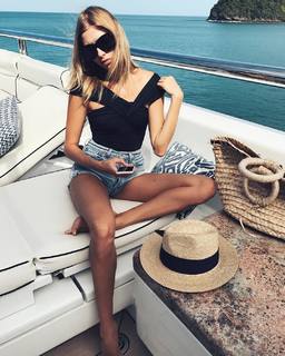 Elena Perminova feet photo thumbnail