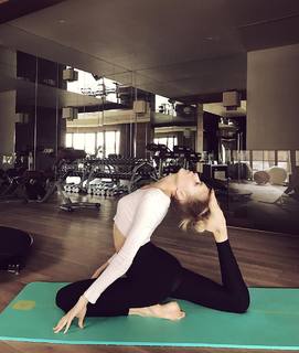 Elena Perminova feet photo thumbnail