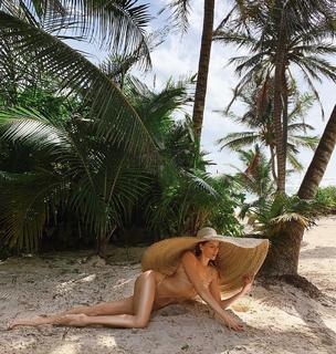 Elena Perminova feet photo thumbnail