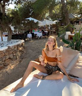 Elena Perminova feet photo thumbnail