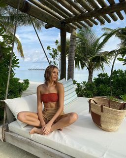 Elena Perminova feet photo thumbnail