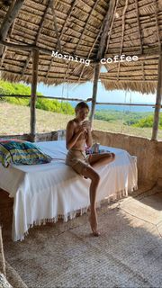 Elena Perminova feet photo thumbnail