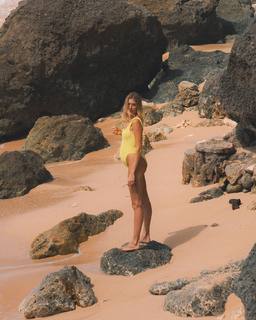 Elena Perminova feet photo thumbnail