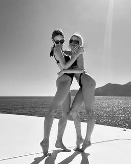 Elena Perminova feet photo thumbnail