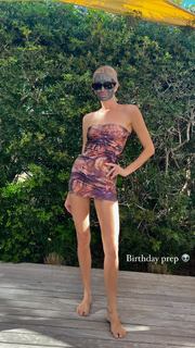 Elena Perminova feet photo thumbnail