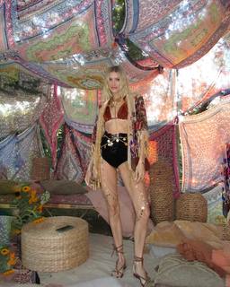 Elena Perminova feet photo thumbnail