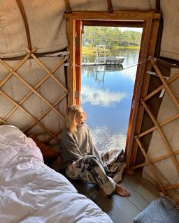 Elena Perminova feet photo thumbnail