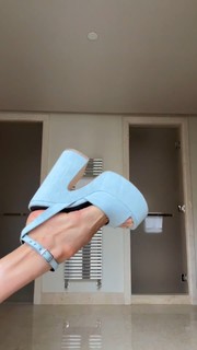 Elena Perminova feet photo thumbnail