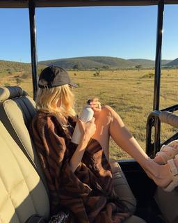 Elena Perminova feet photo thumbnail