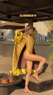 Elena Perminova feet photo thumbnail