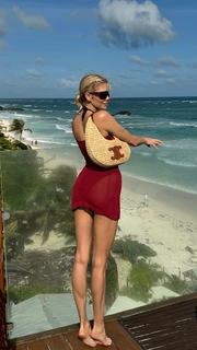 Elena Perminova feet photo thumbnail