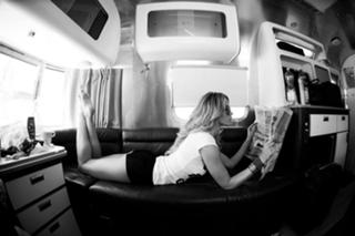 Elena Santarelli feet photo thumbnail