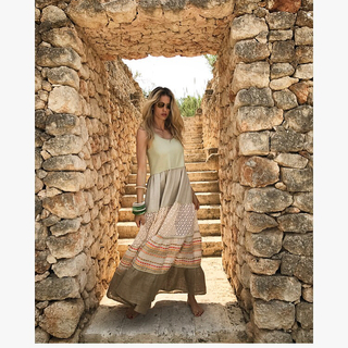 Elena Santarelli feet photo thumbnail