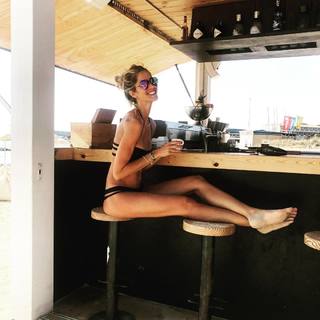 Elena Santarelli feet photo thumbnail