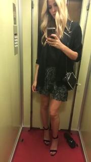 Elena Santarelli feet photo thumbnail