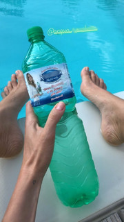 Elena Santarelli feet photo thumbnail