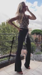 Elena Santarelli feet photo thumbnail