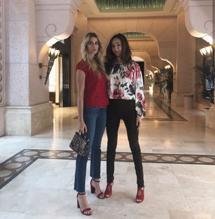 Elena Santarelli feet photo thumbnail