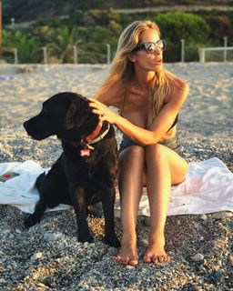 Elena Santarelli feet photo thumbnail