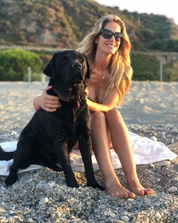 Elena Santarelli feet photo thumbnail