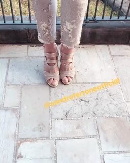 Elena Santarelli feet photo thumbnail