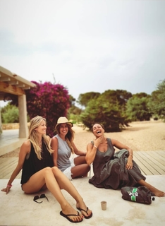 Elena Santarelli feet photo thumbnail