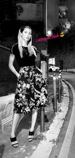 Elena Santarelli feet photo thumbnail