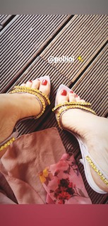 Elena Santarelli feet photo thumbnail