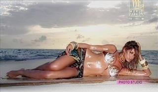 Elena Santarelli feet photo thumbnail