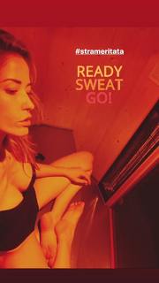 Elena Santarelli feet photo thumbnail