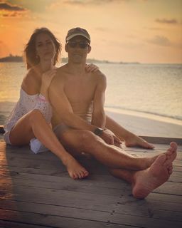 Elena Santarelli feet photo thumbnail