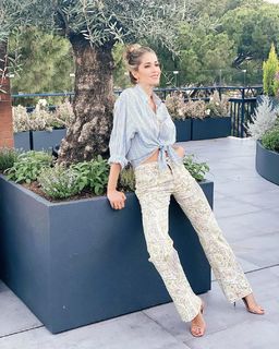 Elena Santarelli feet photo thumbnail