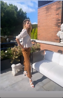 Elena Santarelli feet photo thumbnail