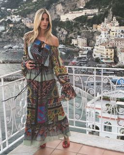 Elena Santarelli feet photo thumbnail