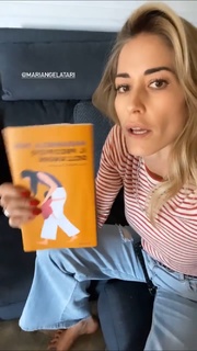 Elena Santarelli feet photo thumbnail