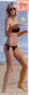 Elena Santarelli feet photo thumbnail