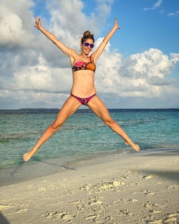 Elena Santarelli feet photo thumbnail