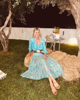 Elena Santarelli feet photo thumbnail