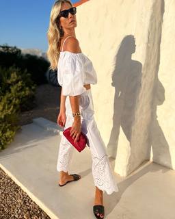Elena Santarelli feet photo thumbnail