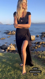 Elena Santarelli feet photo thumbnail