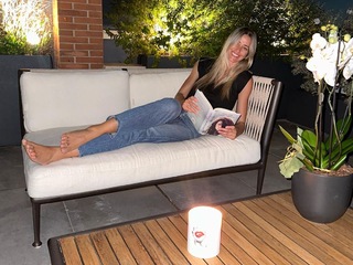 Elena Santarelli feet photo thumbnail