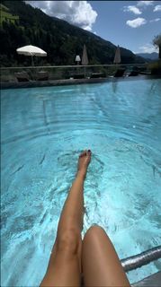 Elena Santarelli feet photo thumbnail